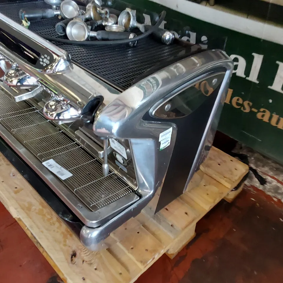 FAEMA EMBLEMA 3 GROUP ESPRESSO MACHINE 