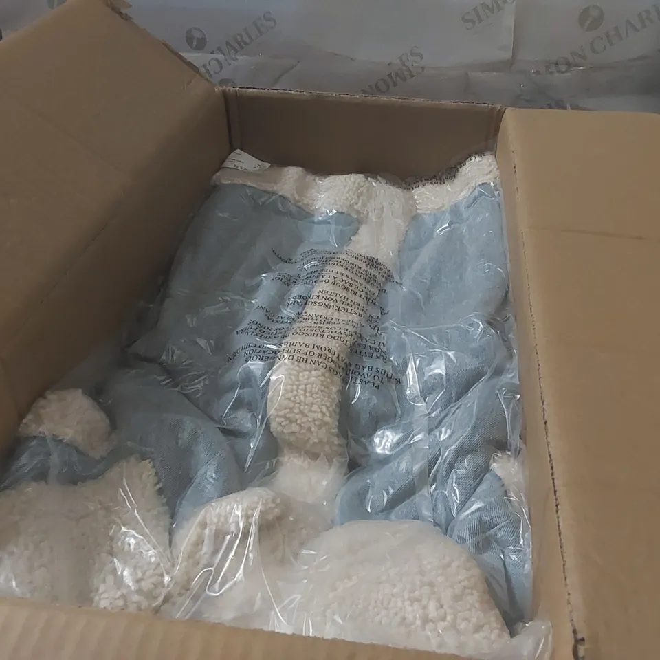 BOX CONTAINING APPROXIMATELY 6x BRAND NEW SIMPLY BE LIGHT WASH DENIM GILETS - SIZE 20