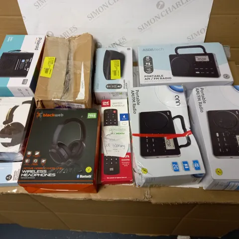 LOT OF APPROX. 10 ASSORTED TECH ITEMS TO INCLUDE RADIOS, HEADPHONES, TV REMOTE ETC