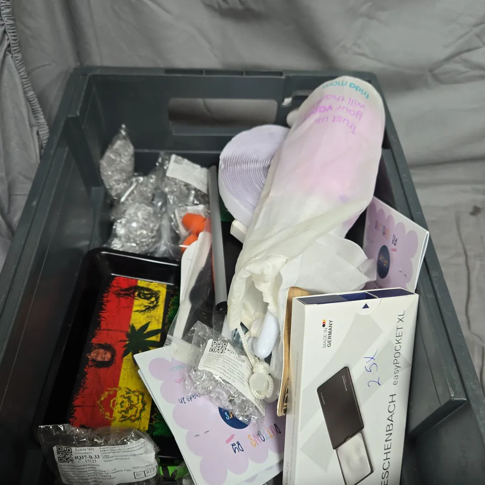 APPROXIMATELY 15 ASSORTED HOUSEHOLD ITEMS TO INCLUDE FRIDAY THE 13TH PLAQUE, CAT TOY MELODY CHASER AND GESKE EYE SERUM