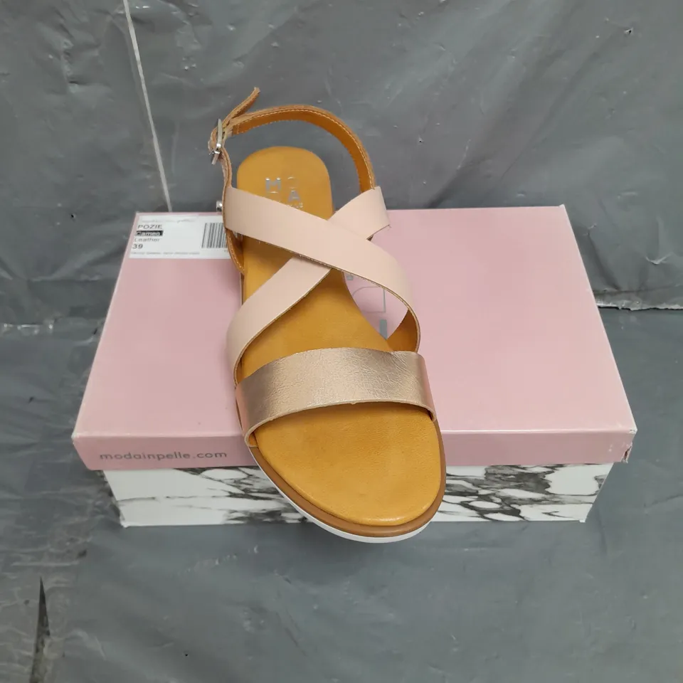 BOXED PAIR OF MODA IN PELLE WEDGE SANDAL WITH CROSS OVER IN CAMEO LEATHER SIZE 6