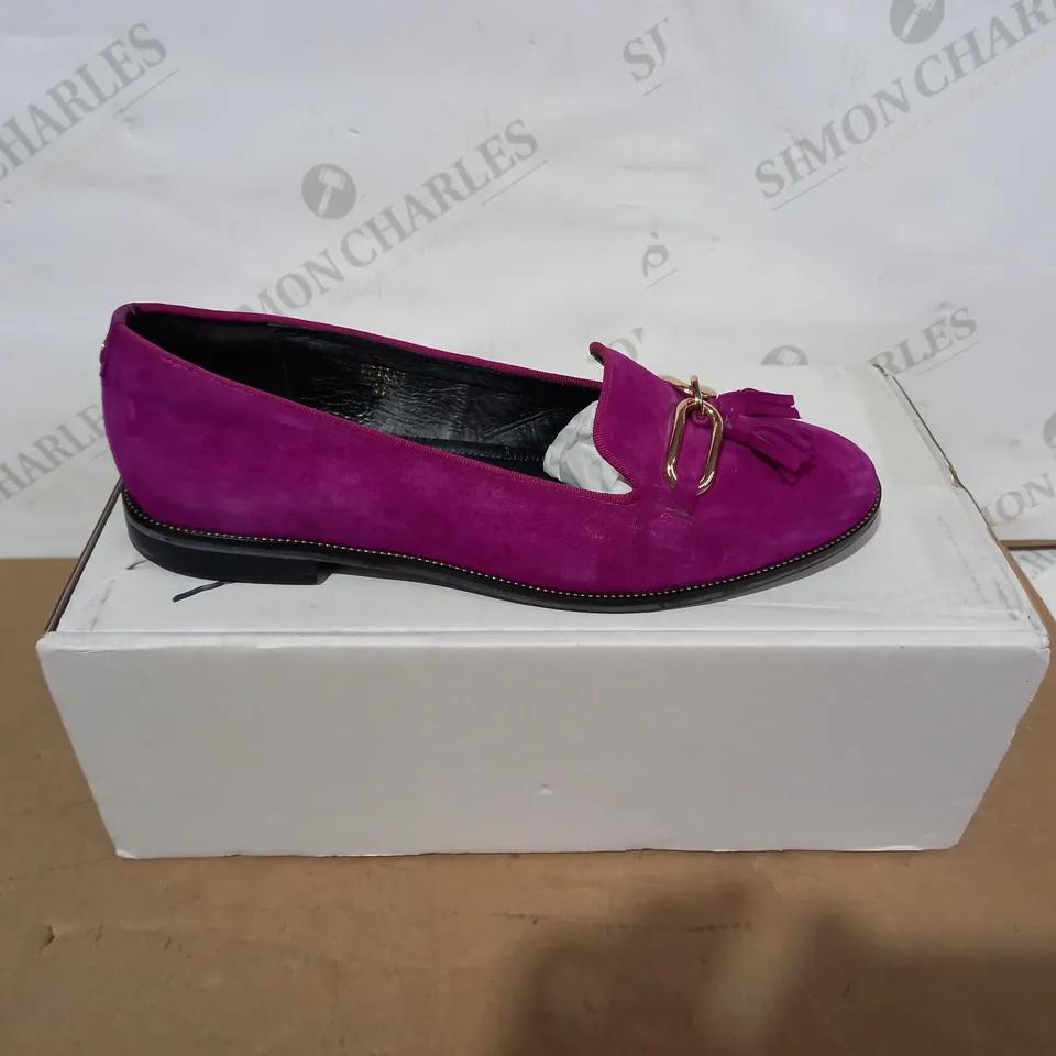 BOXED PAIR OF MODA IN PELLE SHOES - SIZE 41
