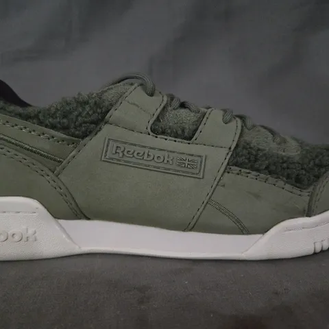 BOXED PAIR OF REEBOK WORKOUT PLUS SHOES IN GREEN UK SIZE 7