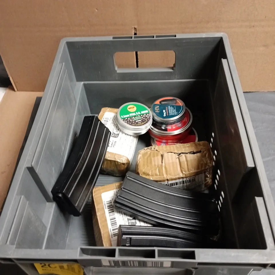 TOTE OF APPROXIMATELY 12 ASSORTED SPORTING GOODS ITEMS TO INCLUDE EXACT JUMBO DIABOLO AIRGUN PELLETS ETC