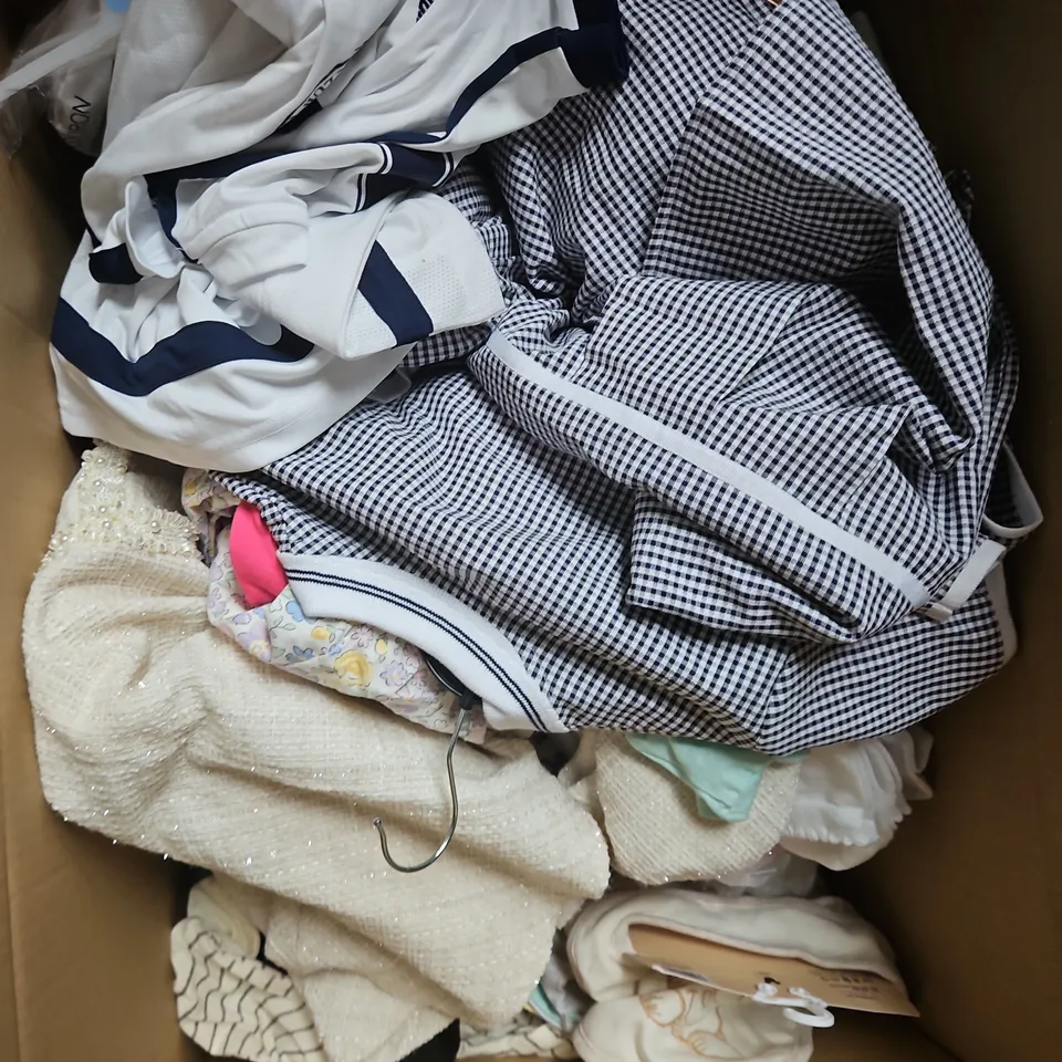 BOX OF APPROXIMATELY 30 ASSORTED KIDS CLOTHING ITEMS TO INCUDE - DRESS, SHIRT- TSHIRTS, ETC