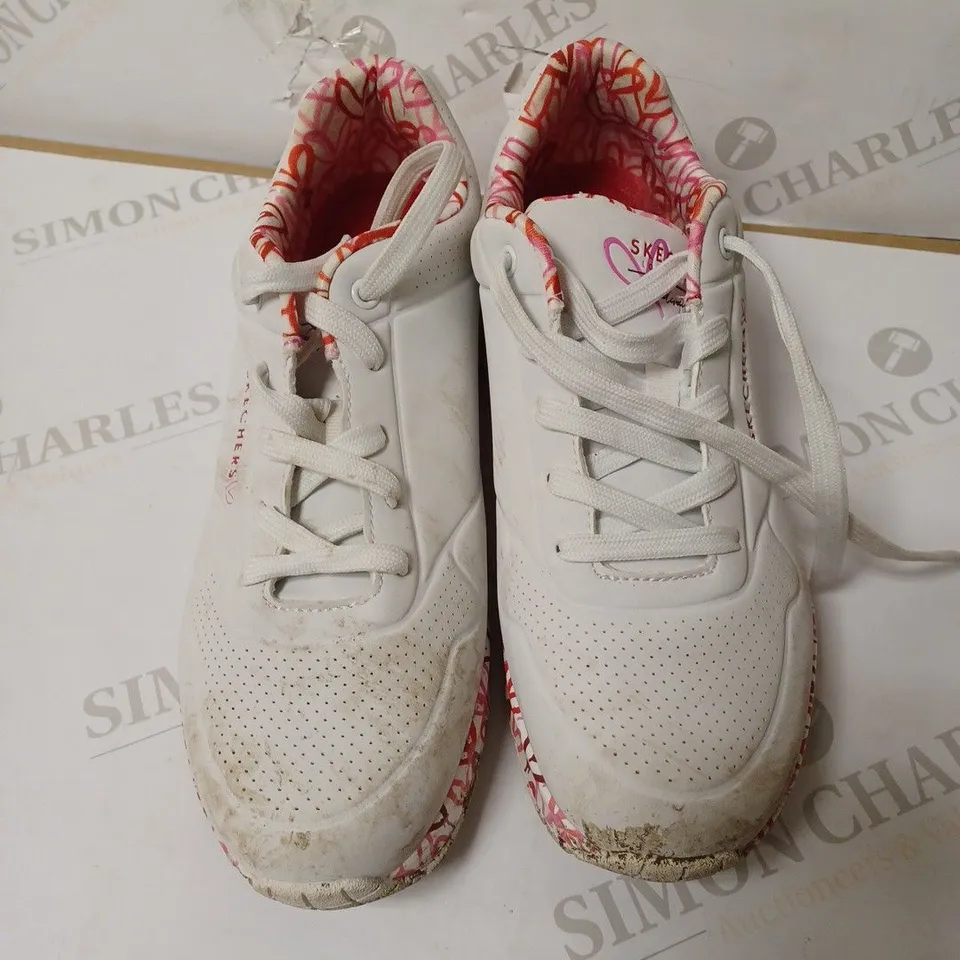 SKECHERS UNO LOVING GOLDCROWN DESIGN TRAINERS, WHITE/PINK, UK 6.5