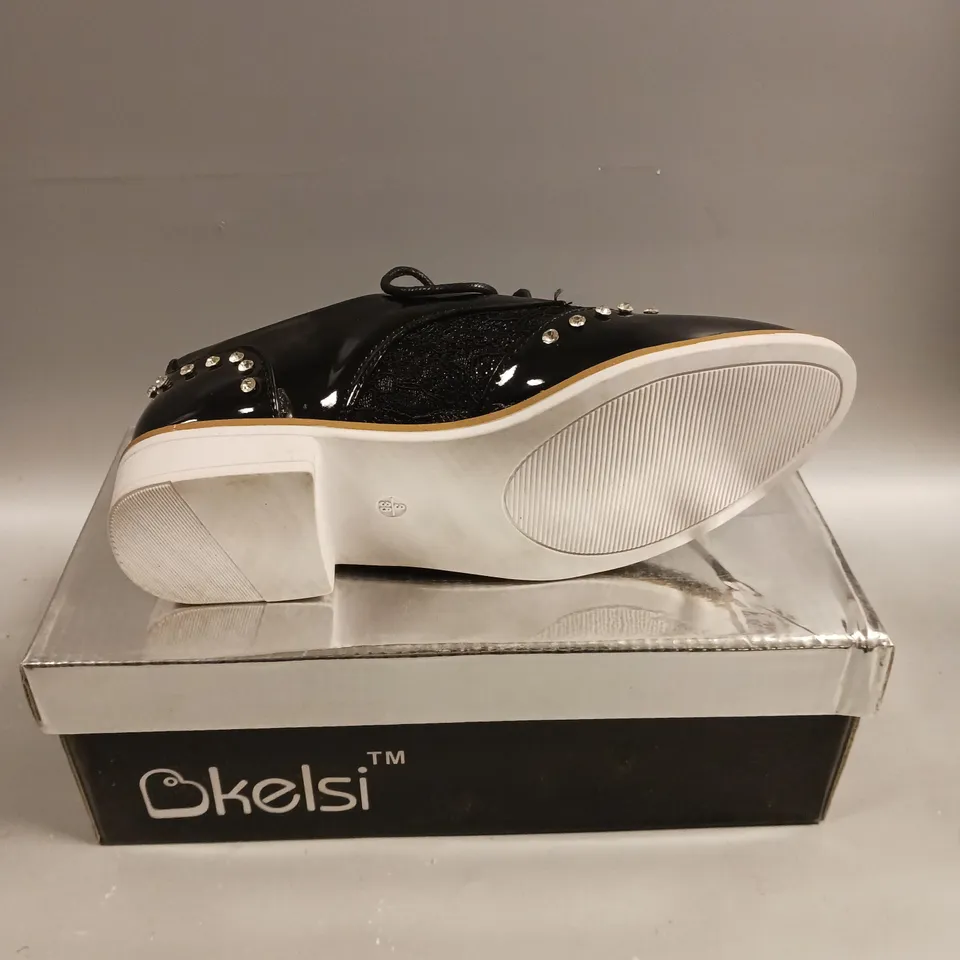 BOXED PAIR OF KELSI LACED SEQUINED SHOES IN BLACK - 3