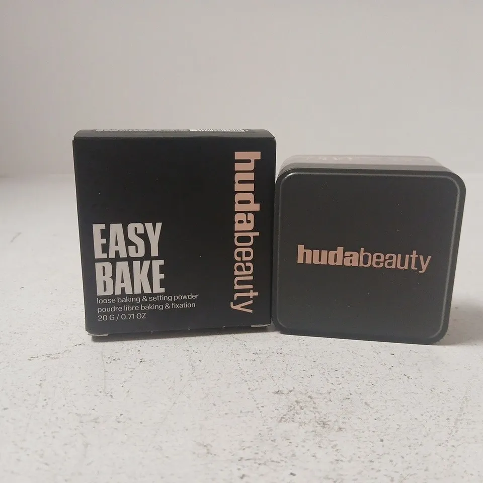 BOXED HUDABEAUTY EASY BAKE LOOSE BAKING & SETTING POWDER - CHERRY BLOSSOM CAKE (20G)