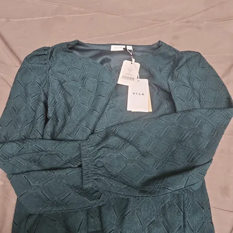 VILA FERO SPECIAL TOP – DARK GREEN WITH TEXTURED PATTERN (SIZE S)