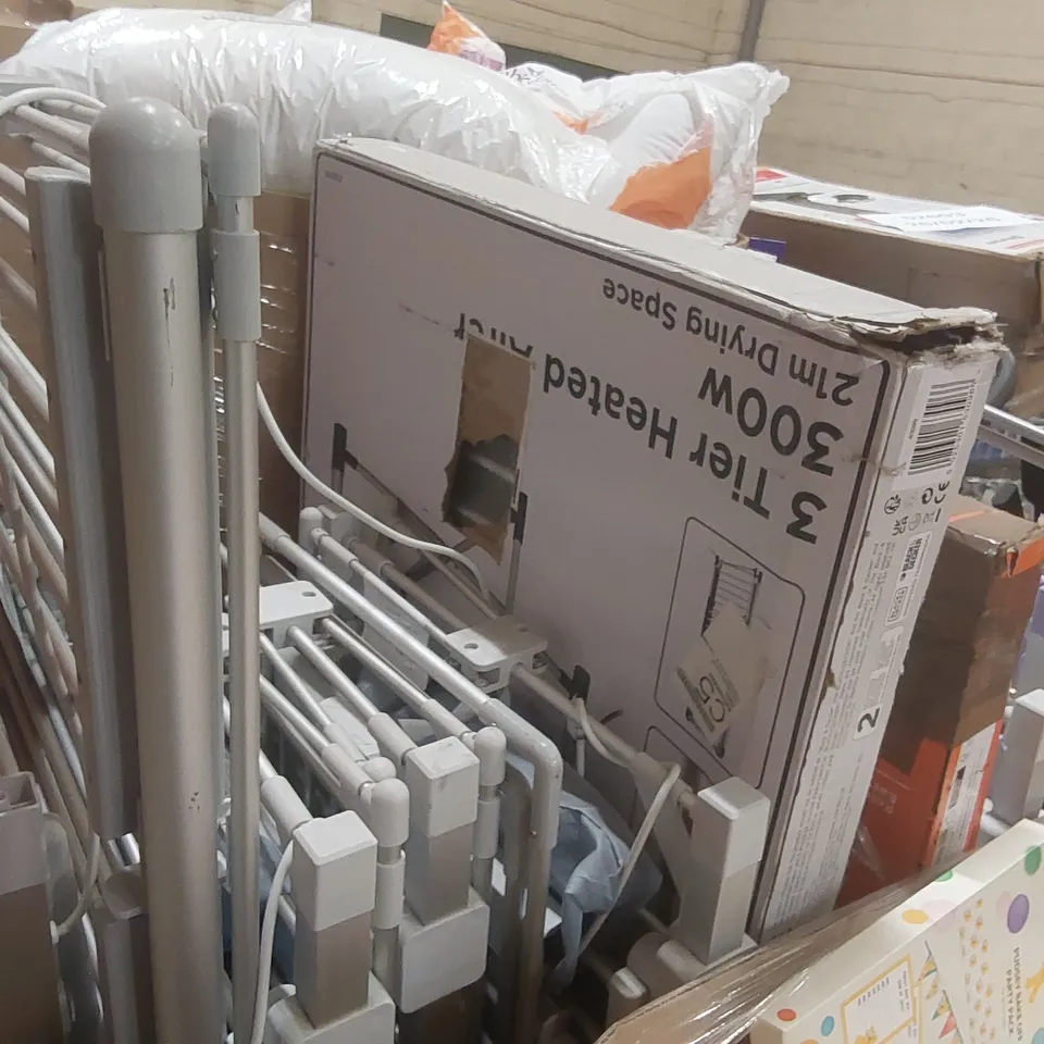 PALLET CONTAINING A LARGE QUANTITY OF ASSORTED HEATED CLOTHES AIRERS