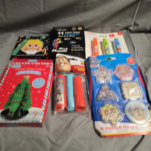 TOTE OF APPROXIMATELY 10 ASSORTED TOYS AND GAMES TO INCLUDE RECORDER, MAZE PUZZLES AND SKIPPING ROPE