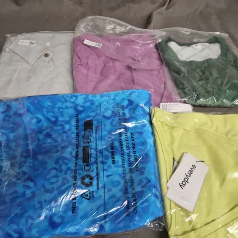 APPROXIMATELY 25 ASSORTED CLOTHING AND FASHION PRODUCTS IN VARIOUS STYLES AND SIZES - COLLECTION ONLY
