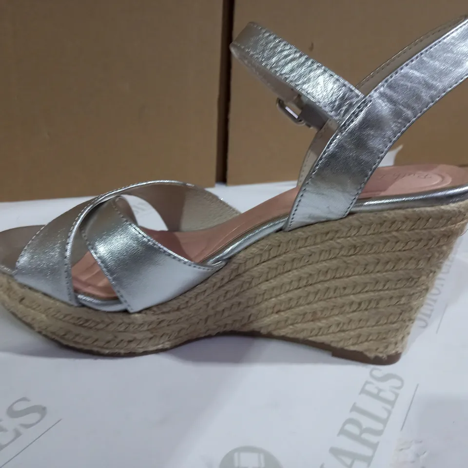 RUTH LANGSFORD SILVER SANDALS SIZE 5