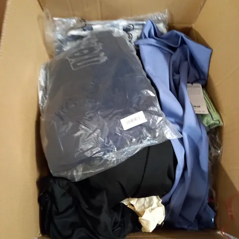 BOX OF APPROX 35 ASSORTED CLOTHING ITEMS TO INCLUDE - DRESSES, T-SHIRTS AND TROUSERS