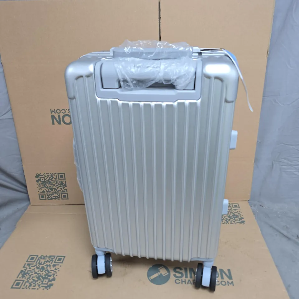 FLIGHT KNIGHT SILVER HARD-SHELL CABIN SUITCASE – 4-WHEEL SPINNER