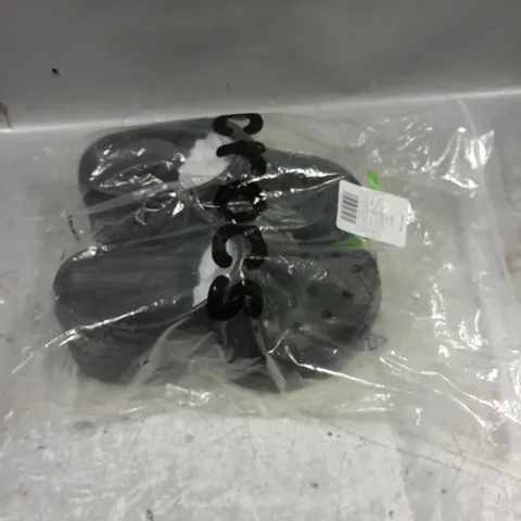 BAGGED PAIR OF CROCS SIREN CLOG BLACK UK M4/W5