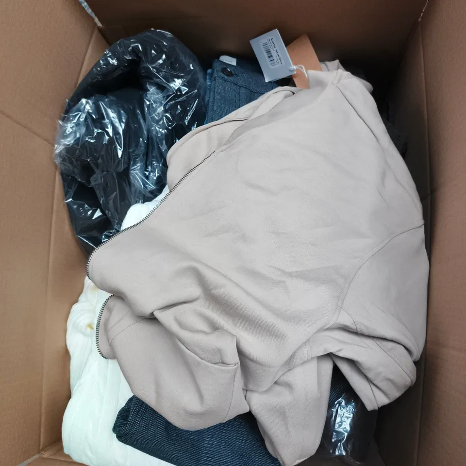 LARGE BOX OF APPROXIMATELY 25 ASSORTED CLOTHING ITEMS IN VARIOUS COLOURS, STYLES AND SIZES - COLLECTION ONLY