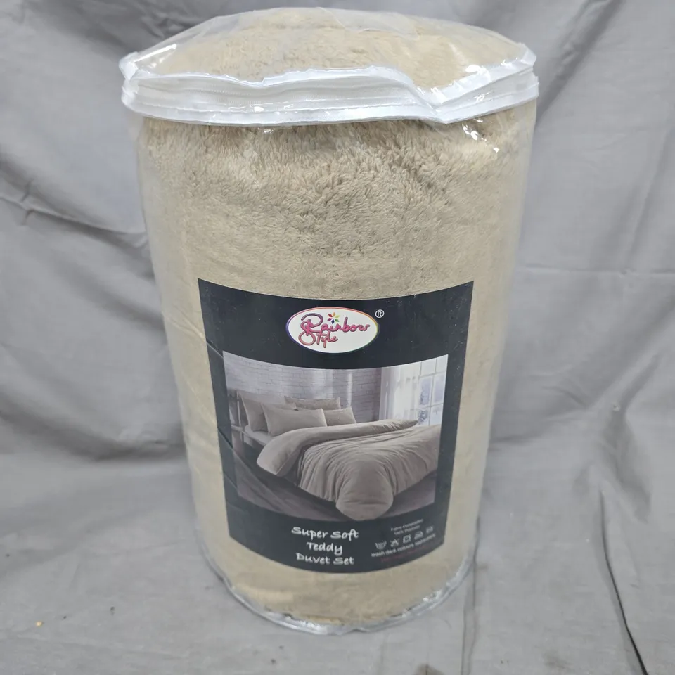 BAGGED RAINBOW STYLE SUPER SOFT TEDDY DUVET SET IN MINK - KING