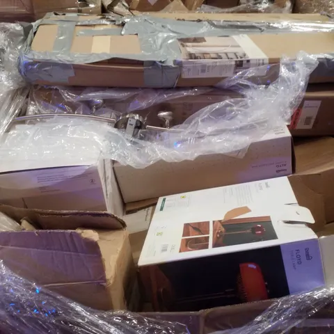 PALLET CONTAINING ASSORTED LAMPS & LIGHTING