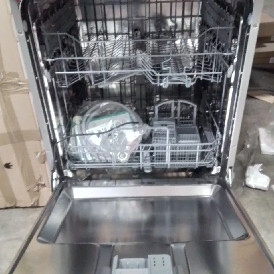 HISENSE HS6223E90XUK SLIMLINE 10 FREESTANDING DISHWASHER - SILVER