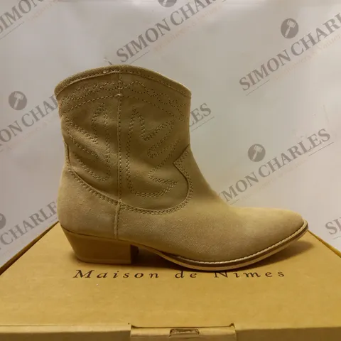 BOXED MAISON DE NIMES SUEDE WESTERN BOOTS, CAMEL - SIZE 4