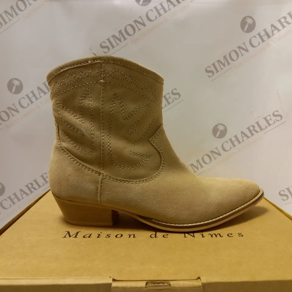 BOXED MAISON DE NIMES SUEDE WESTERN BOOTS, CAMEL - SIZE 4