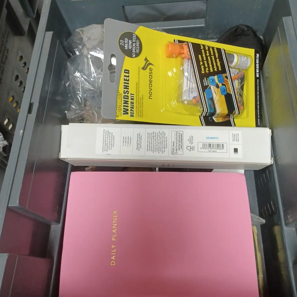 APPROXIMATELY 15 HOUSEHOLD ITEMS TO INCLUDE CRIMPIT WRAP SEALER, CAT NOTE BOOK AND MOMCOZY MILK STORAGE BAGS