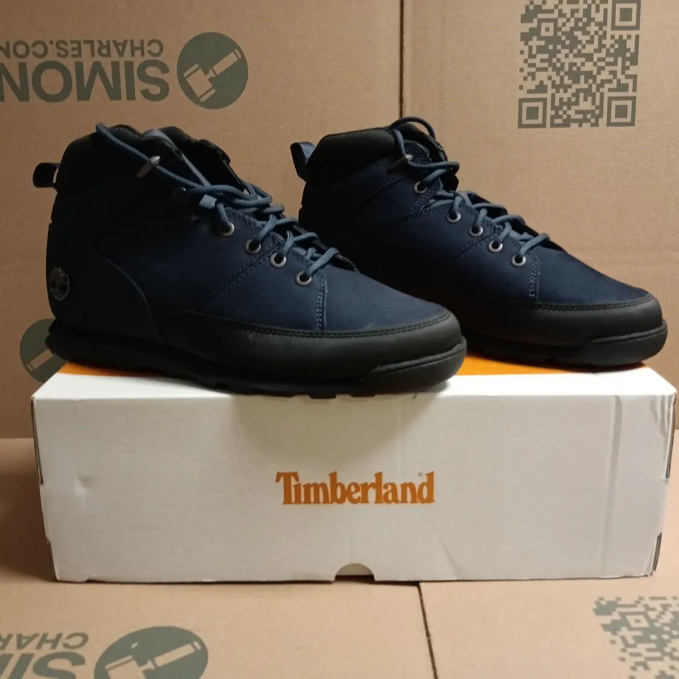 BOXED PAIR OF TIMBERLAND EURO ROCK MID LACE BOOTS IN NAVY SIZE UK 9