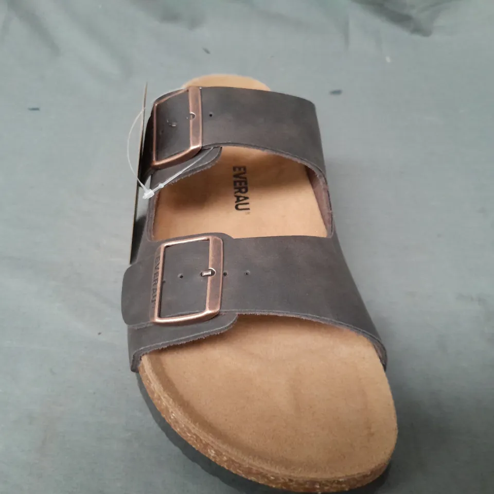 BOXED PAIR OF EVERAU OPEN TOE FOOTBED SANDALS IN DARK BROWN UK SIZE 14