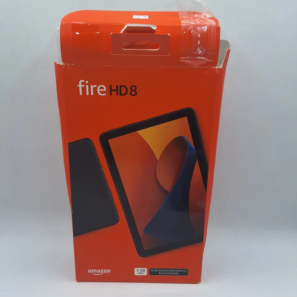 BOXED AMAZON FIRE HD8 3/32GB TABLET IN BLACK