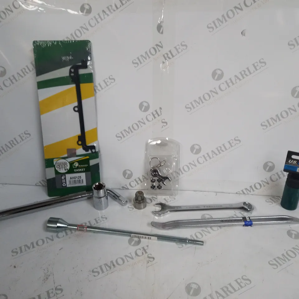 BOX OF APPROX 20 ASSORTED TOOLS INCLUDING VARIOUS SOCKETS, SPANNERS AND SENSOR