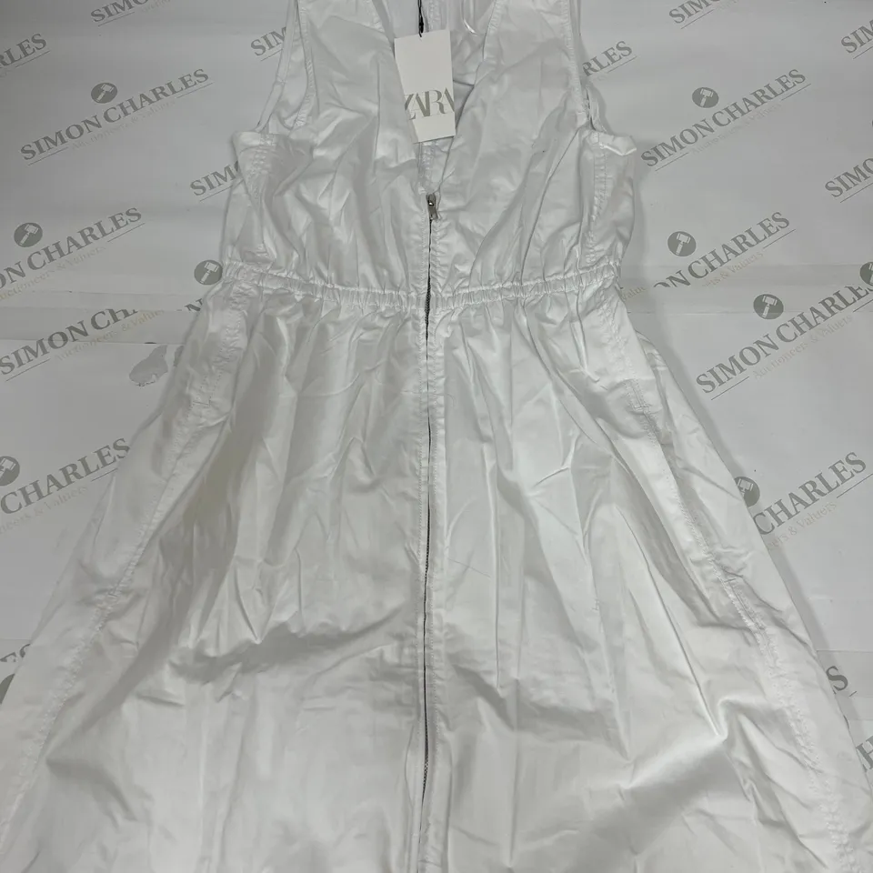 ZARA ZIPPED FRONT SLEEVELESS DRESS IN WHITE SIZE S 