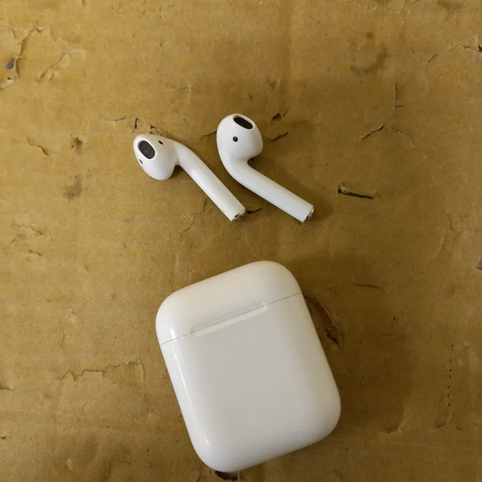 APPLE AIRPODS
