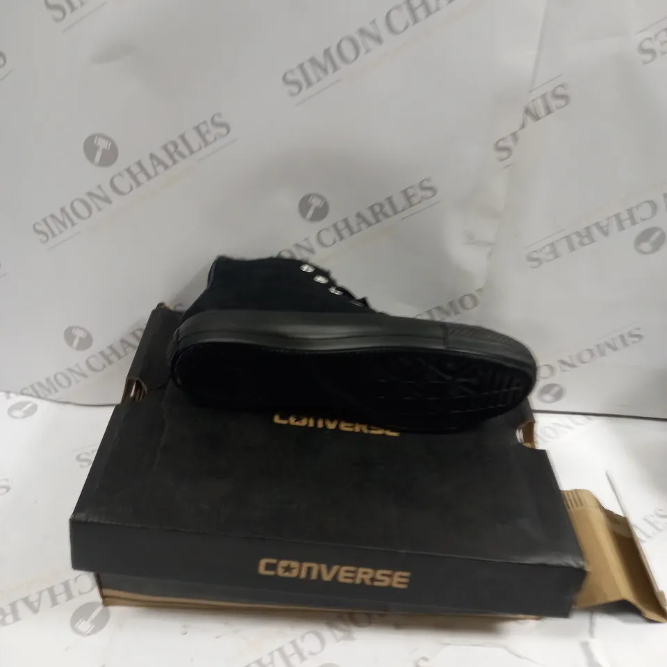 BOXED CONVERSE BLACK FUFFY US 6.5 