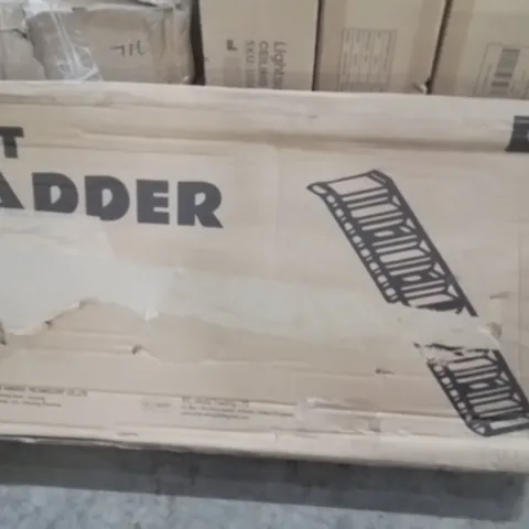 BOXED TIEKER PET LADDER 