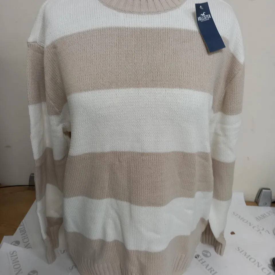 HOLLISTER KNIT CREW JUMPER IN WHITE/TAUPE - SMALL