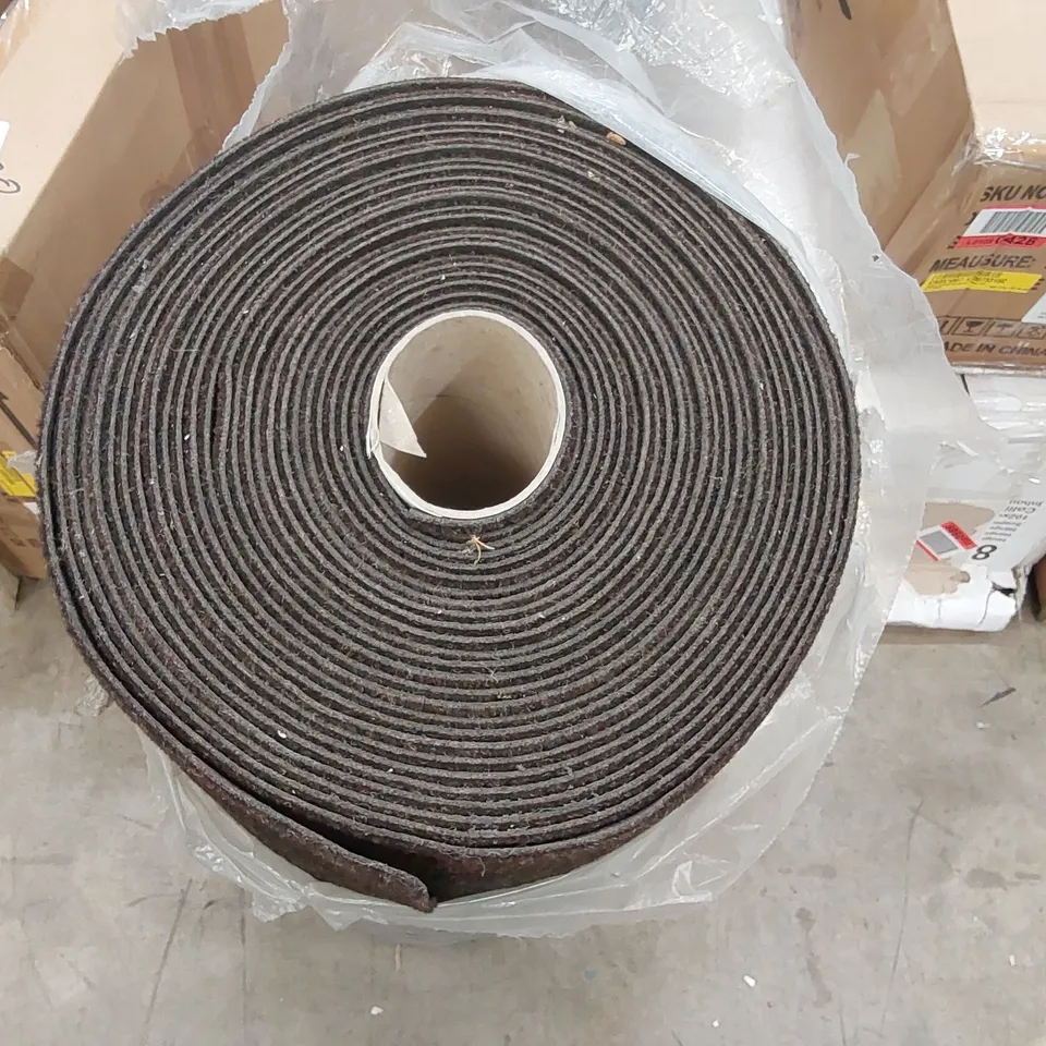 LONG ROLL OF COMMERCIAL FLOORING CARPET - SIZE UNSPECIFIED 