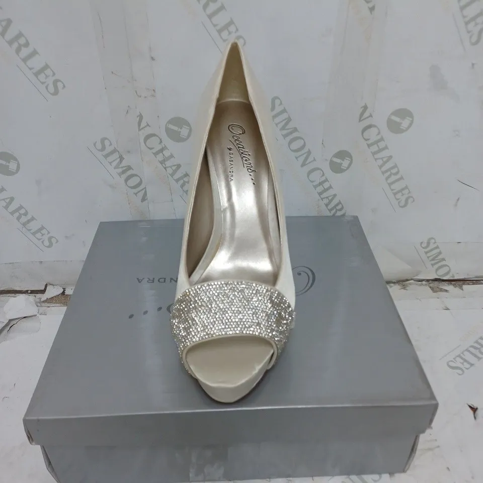 LOT OF 12 OCCASIONS BY CASANDRA LADIES SHOES