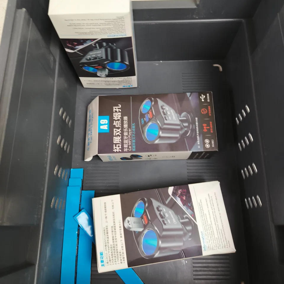 APPROXIMATELY 8 ASSORTED VEHICLE PARTS/ACCESSORIES TO INCLUDE WHEEL BEARING WEIGHTS, CAR MP3 PLAYER, BALL JOINT ETC 