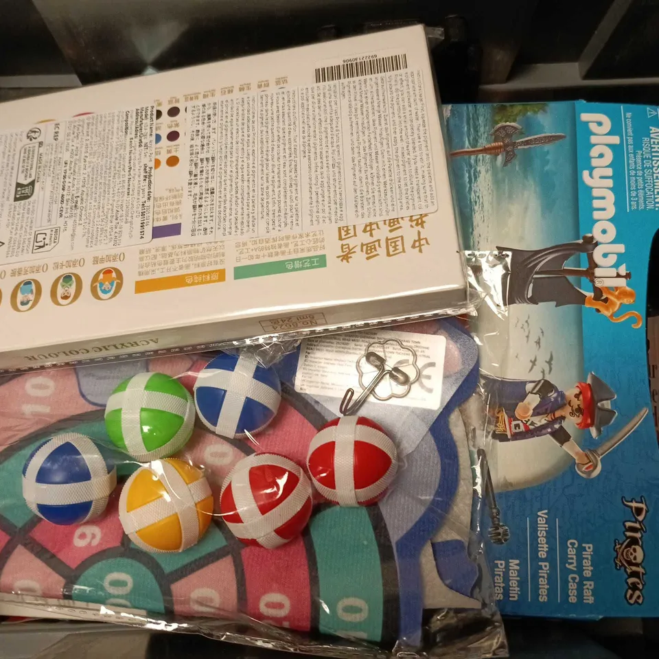 APPROXIMATELY 14 ASSORTED TOYS & GAMES PRODUCTS TO INCLUDE UNO CARD GAME, PLAYMOBIL PIRATES SET, R36S GAME CONSOLE, ETC