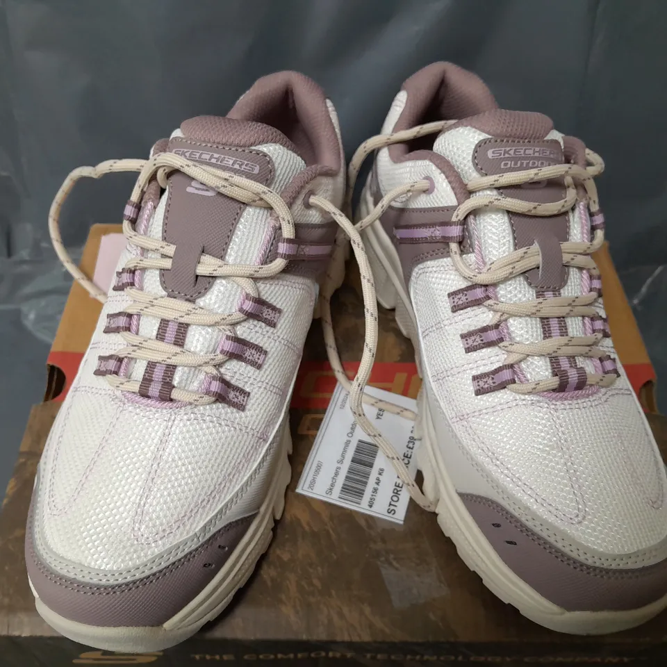 BOXED SKECHERS SUMMIT OUTDOOR TRAINERS IN MAUVE - SIZE UK 6