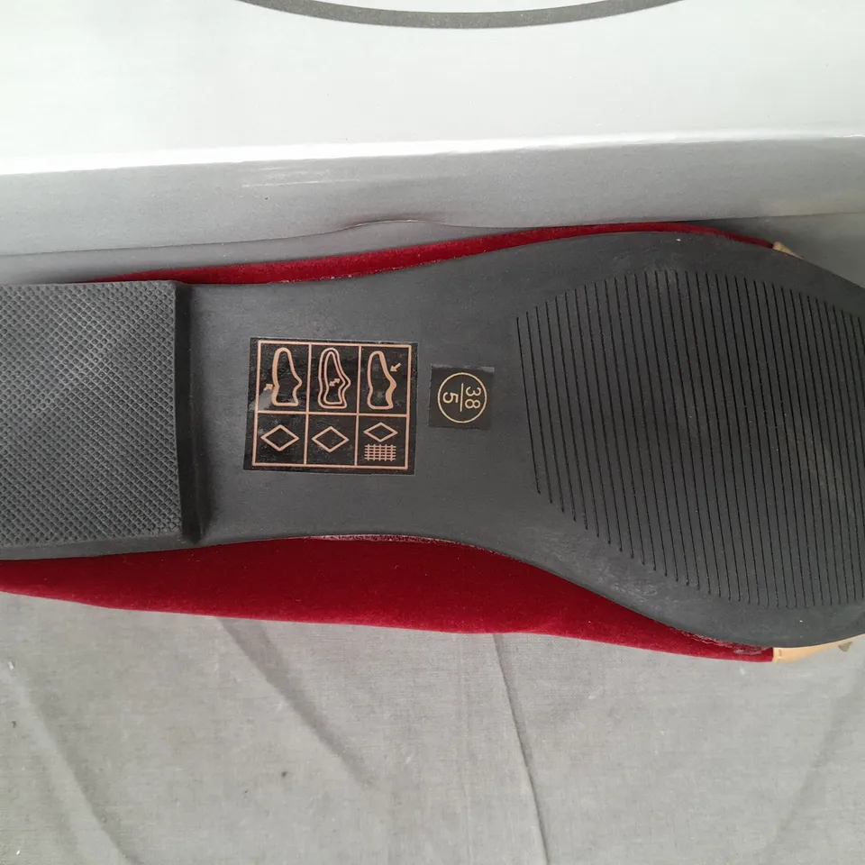 BOX OF APPROXIMATELY 12 BOXED PAIRS OF CASANDRA SLIP-ON SHOES IN RED/GOLD W. SPIKE STUDS - VARIOUS SIZES