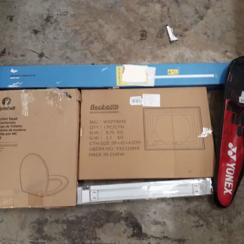 PALLET CONTAINING ASSORTED PRODUCTS INCLUDING TOILET SEAT, PUZZLE BOARD, ROLLER BLIND, BADMINTON RACKET & AQUARIUM LIGHT