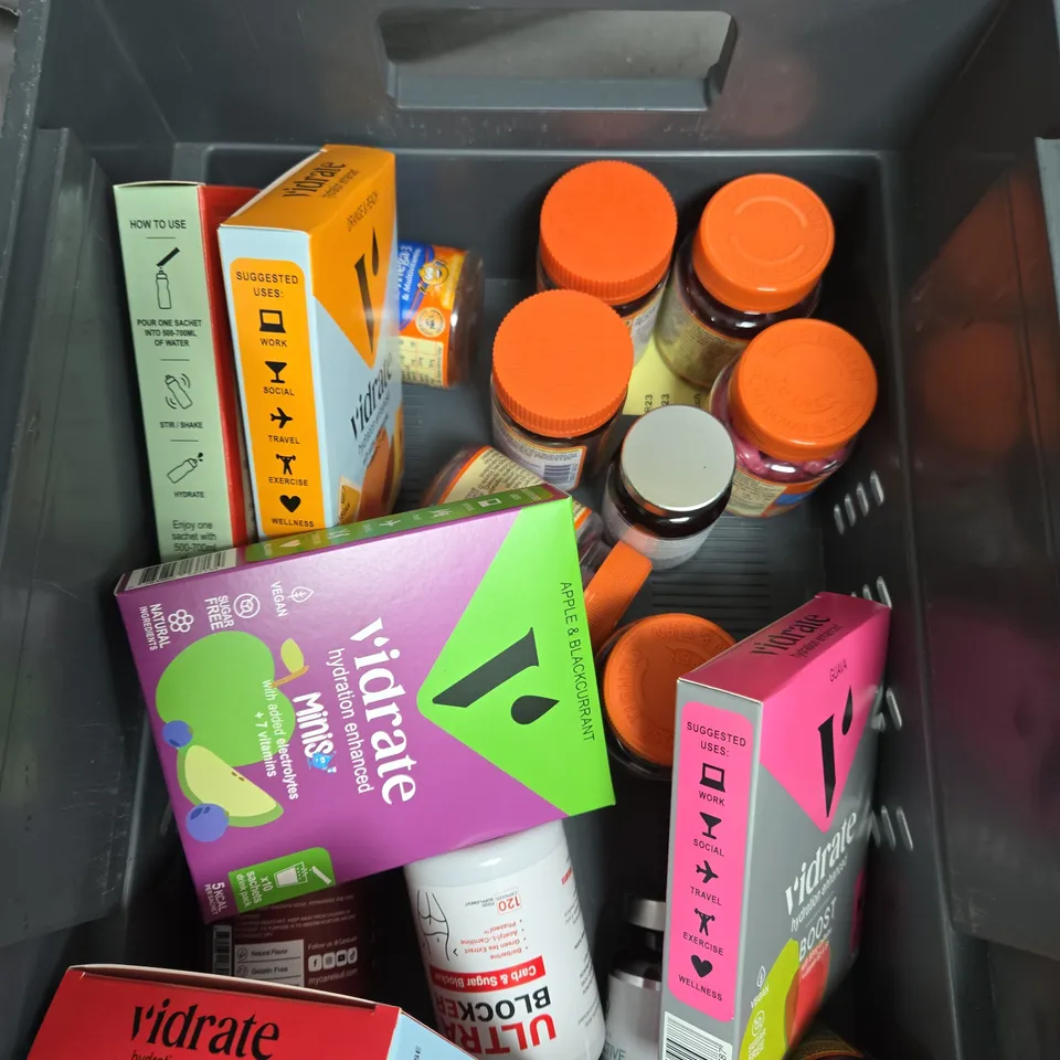 APPROXIMATELY 15 ASSORTED VITAMIN/HEALTH AID PRODUCTS TO INCLUDE VIDRATE, VEG 1, OMEGA-3 ETC