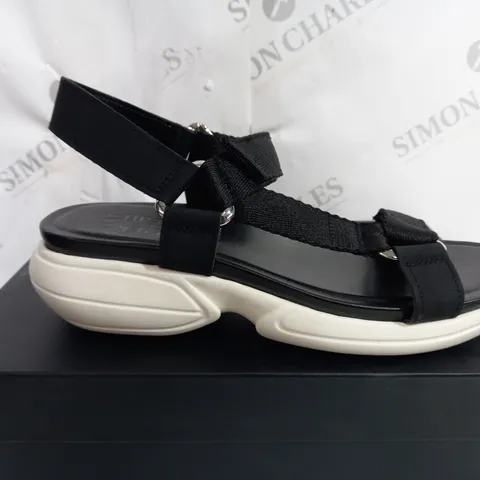 BOXED NATURALIZER HIGH PLATFORM OPEN TOE SANDALS - SIZE 6
