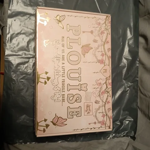 P LOUISE MAKEUP GIFT SET 