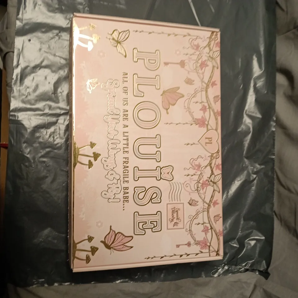 P LOUISE MAKEUP GIFT SET