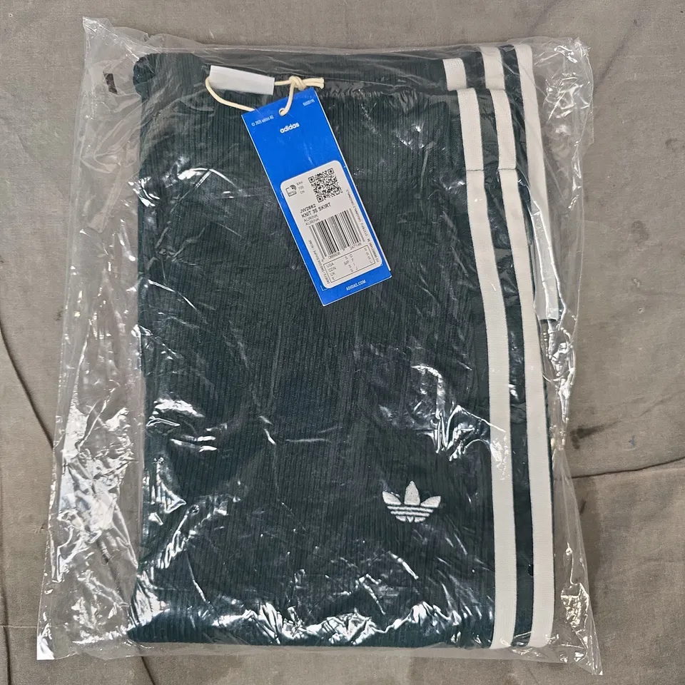 BAGGED ADIDAS KNIT 3S SKIRT IN DARK GREEN SIZE SMALL