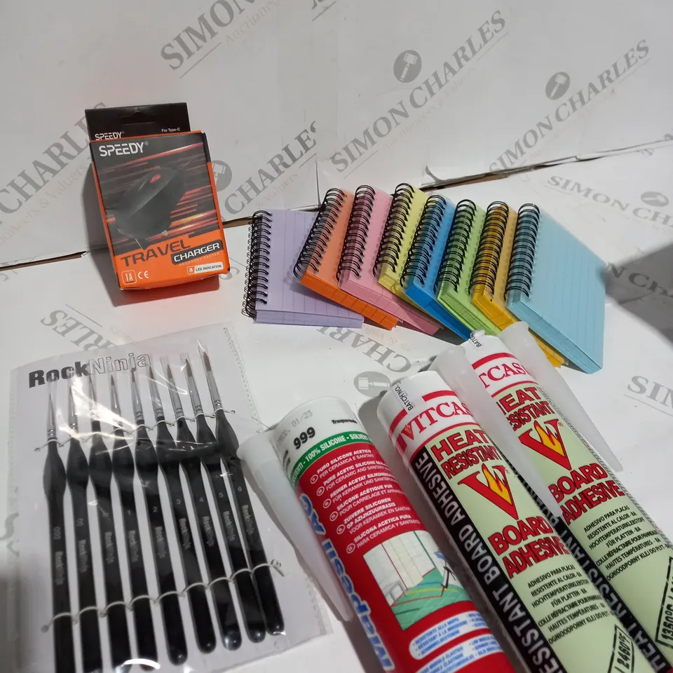 BOX OF ITEMS APPROXIMATELY 10 TO INCLUDE MULTICOLOURED NOTE PADS, HEAT RESISTANT SILICONE, SPEEDY TRAVEL CHARGER