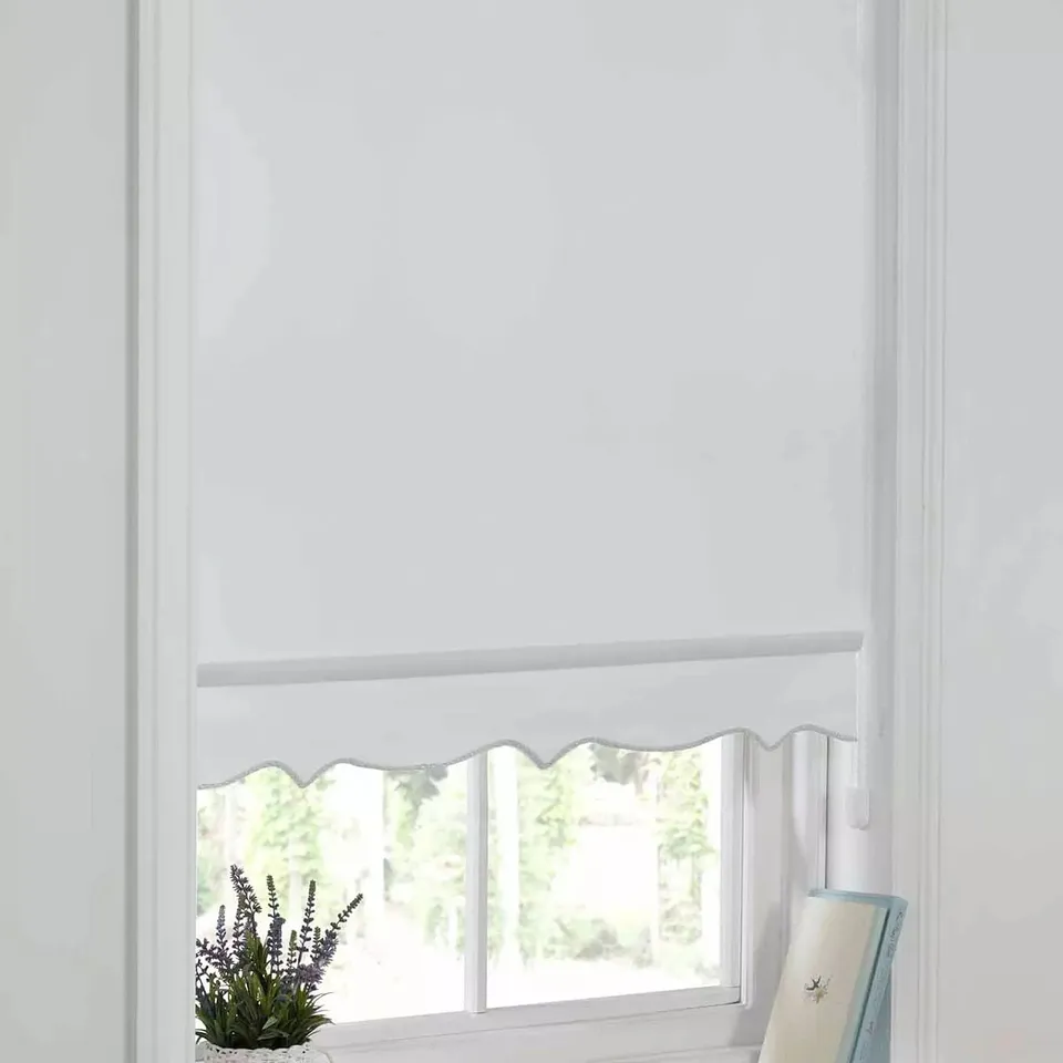 EVERYDAY PLAIN SCALLOPED ROLLER BLIND 180X160 IN WHITE - COLLECTION ONLY